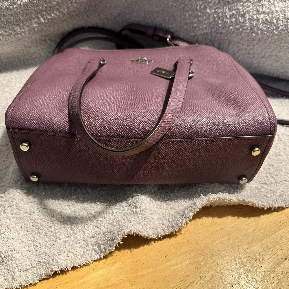 Coach - Picture 4 of 6